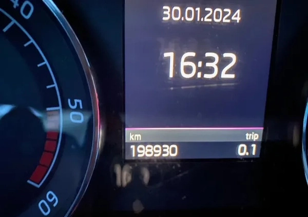 Skoda Superb cena 72447 przebieg: 198000, rok produkcji 2018 z Górzno małe 497